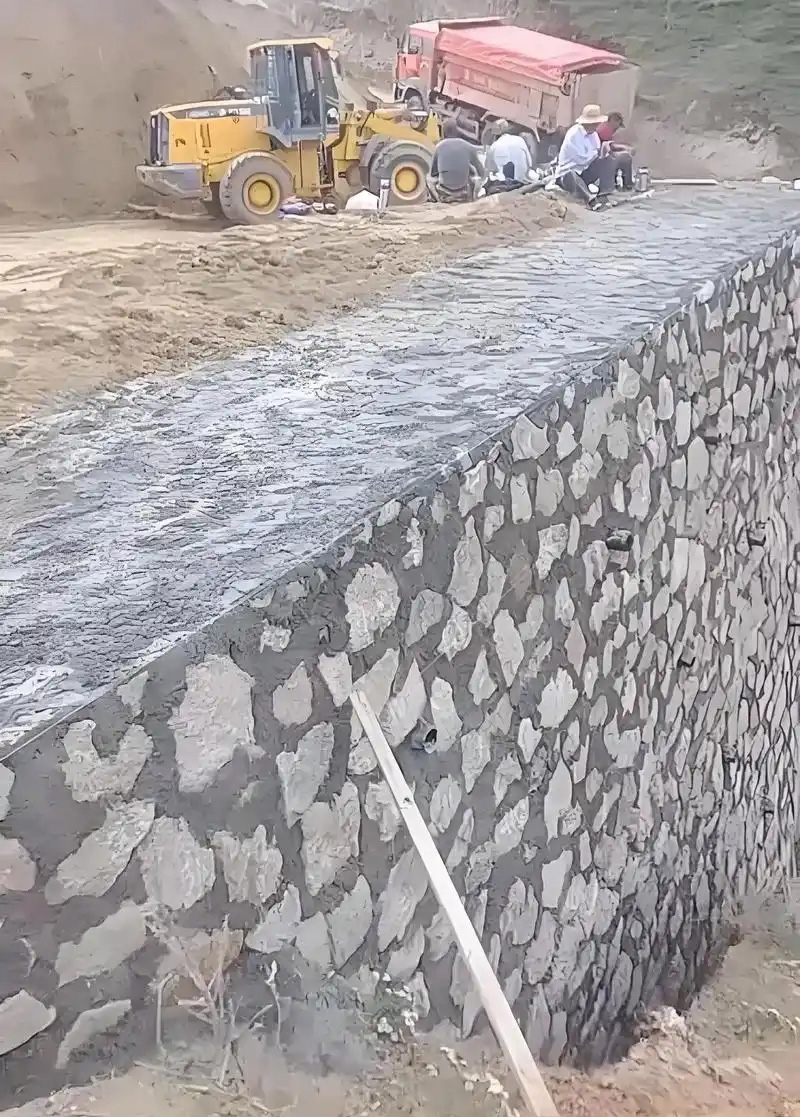 洛阳西工区边坡加固